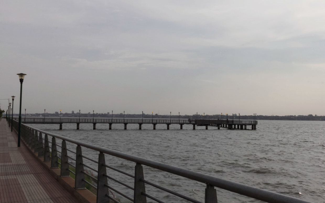 Muelle para pescadores y ferry boat de Posadas