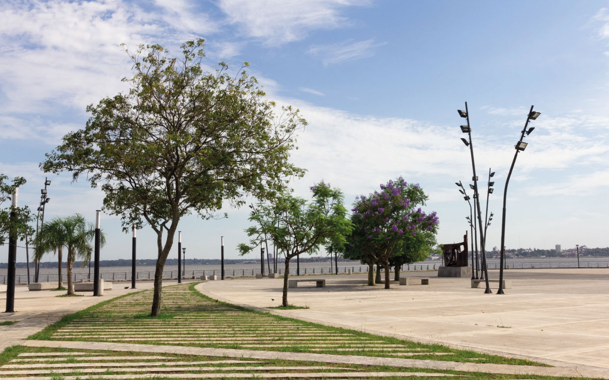 Mirador y plaza seca en puerto de Posadas Misiones