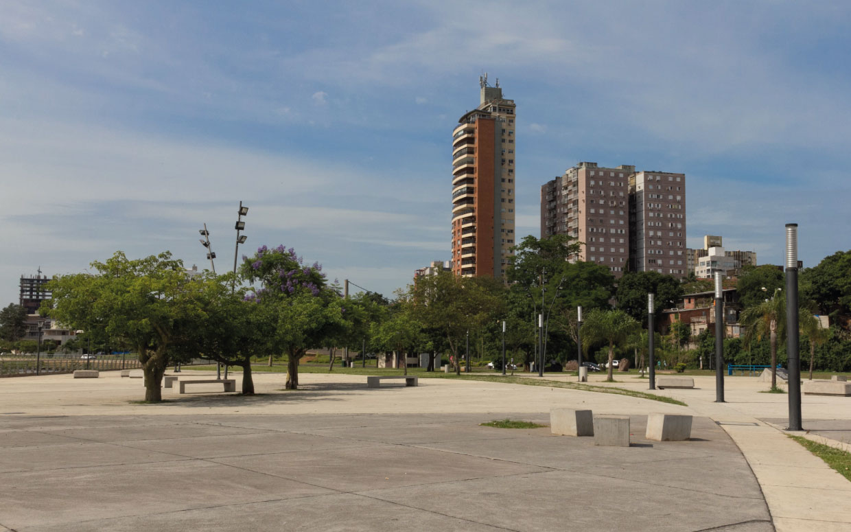 Mirador y plaza seca en puerto de Posadas Misiones