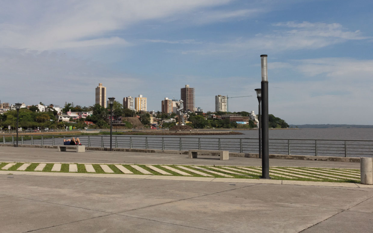 Mirador y plaza seca en puerto de Posadas Misiones