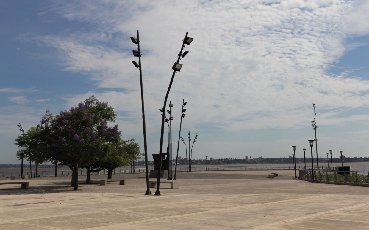 Mirador y plaza seca en puerto de Posadas Misiones