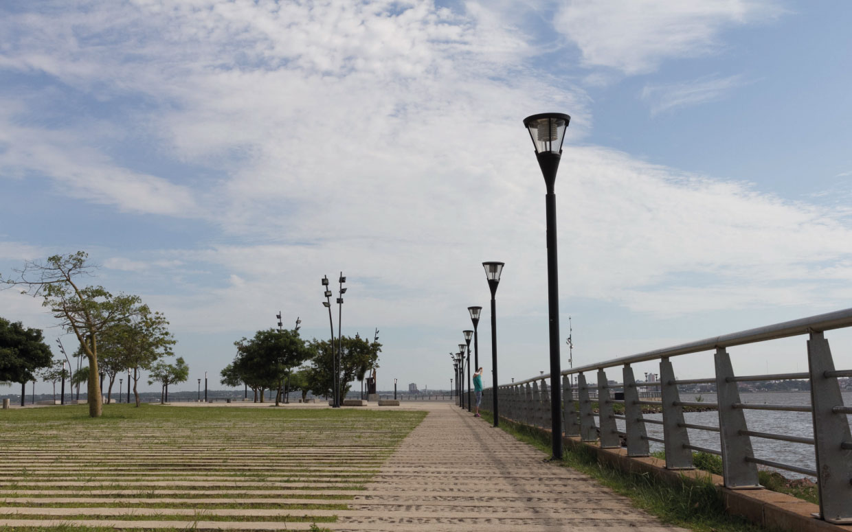 Mirador y plaza seca en puerto de Posadas Misiones